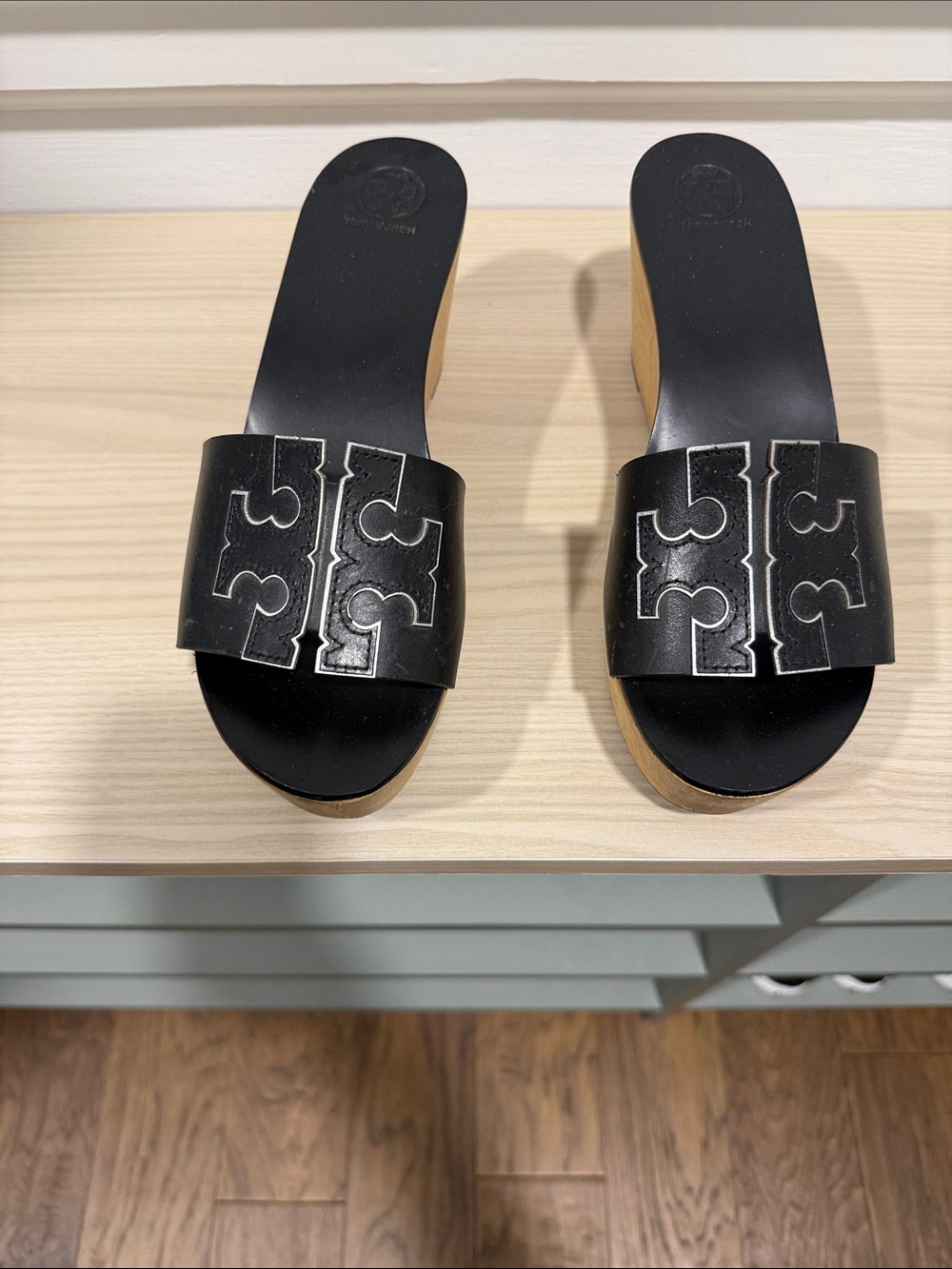 Tory Burch Black Leather Logo Slide with Wood-Look Heel 8.5 women’s
